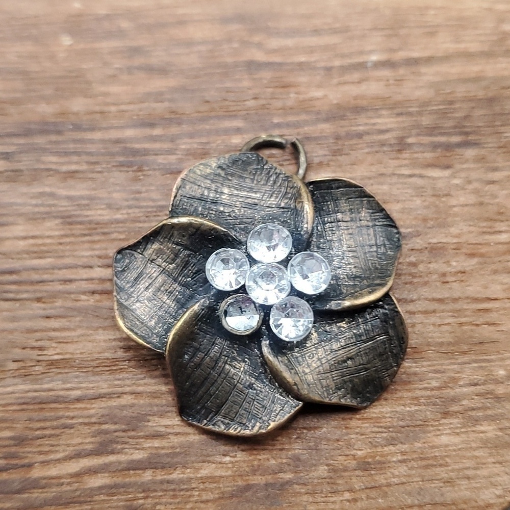 Bronze‎ gardens flower swirl pendant